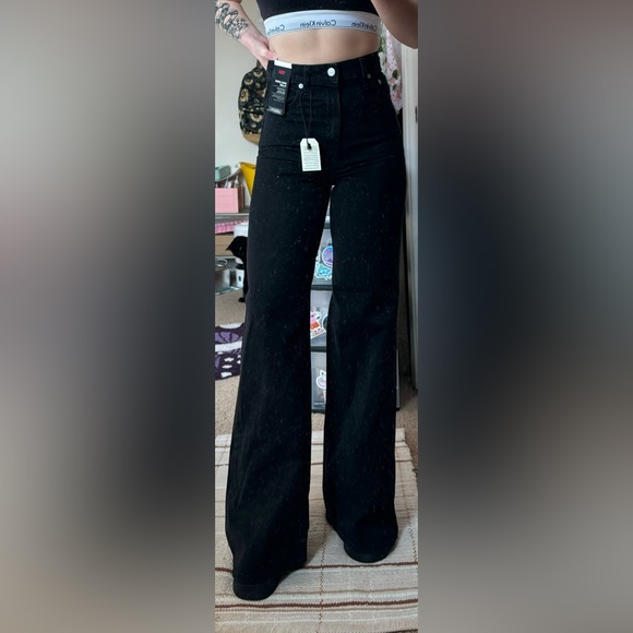 NWT Levi’s High Loose Flare Jeans - Picture 8 of 15
